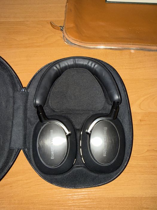 Bowers & Wilkins PX8