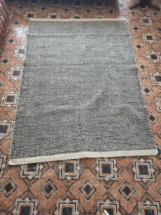 Индийски ръчно изработен килим