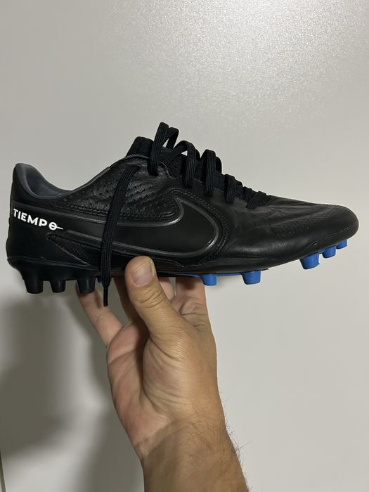 Ghete Nike Legend 9 aproape noi marimea 40