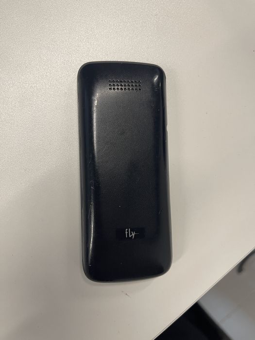 Продается простой кнопочный телефон