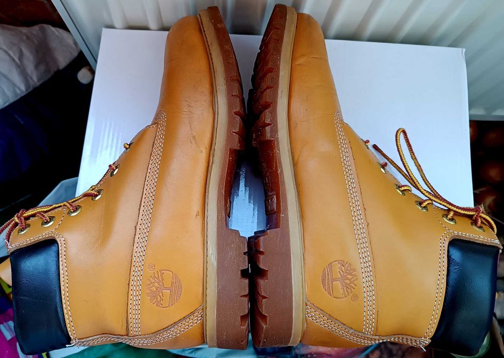 Bocanci damă impermeabili marca ,,TIMBERLAND,, măr. 38 din piele nabuc
