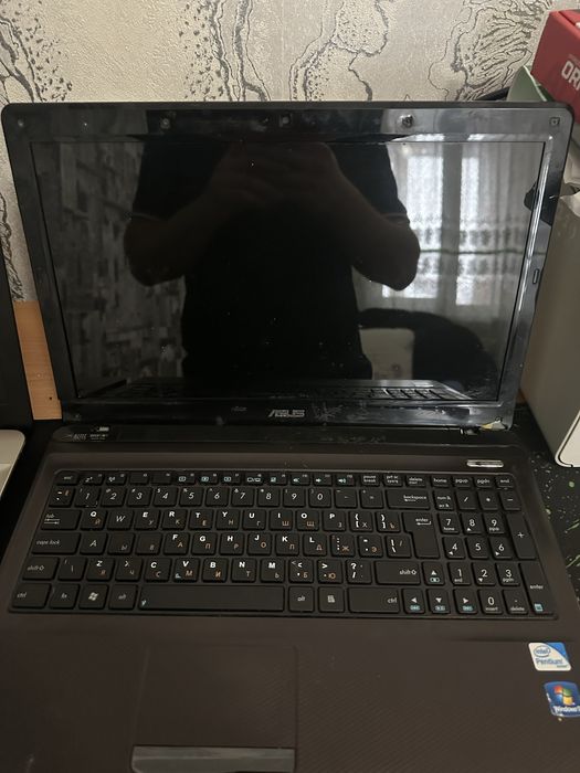 Два ноутбука asus