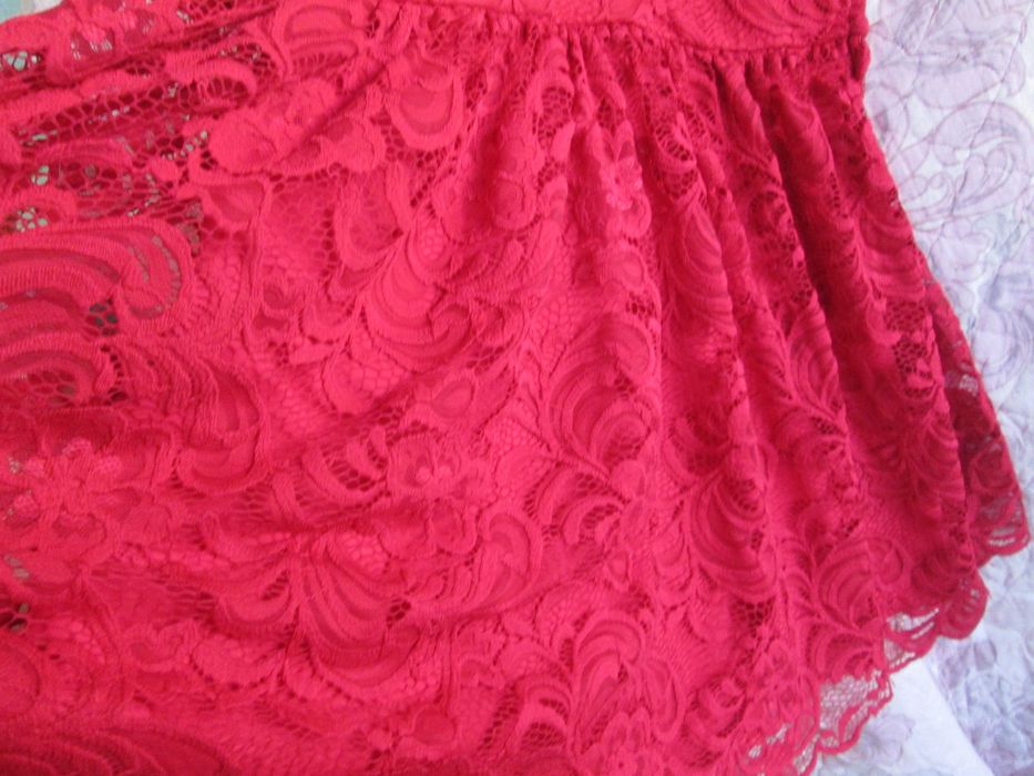 rochie rosie dantelata 40