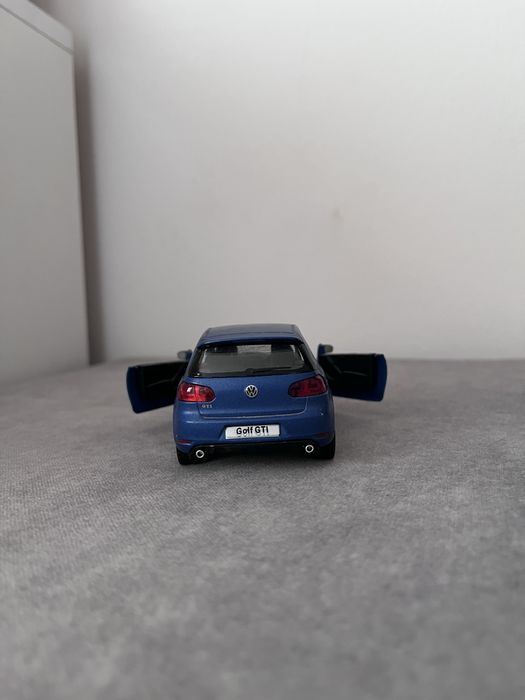 Метални колички за игра