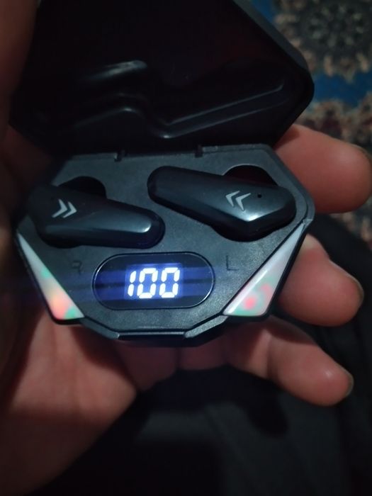 Новый наушники жаңа