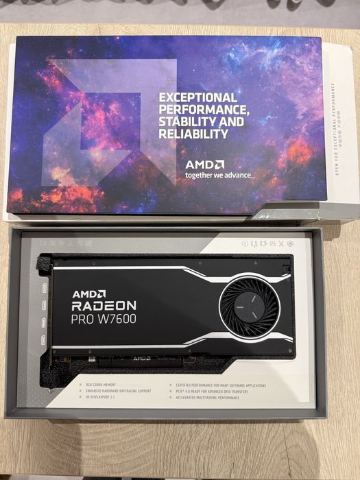 AMD W7600 8GB професионална видео карта
