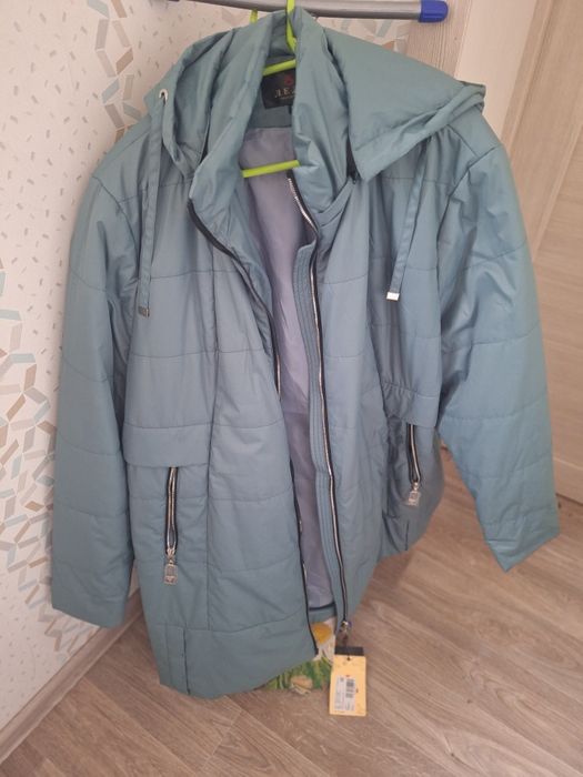 Продаю верхнюю одежду женскую