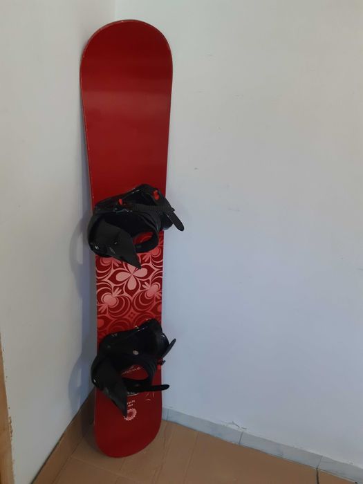 Placa snowboard Atomic Tika 144 cm cu legaturi optional boots Burton