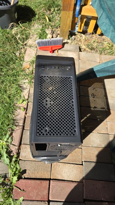 Carcasă computer