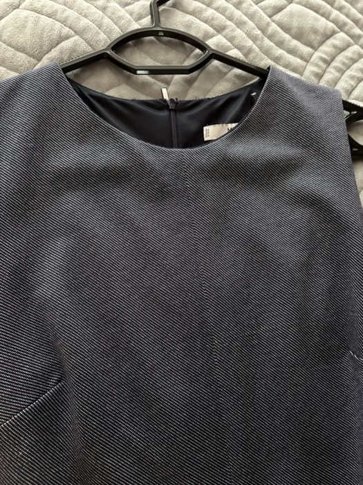 Офисное платье Mango