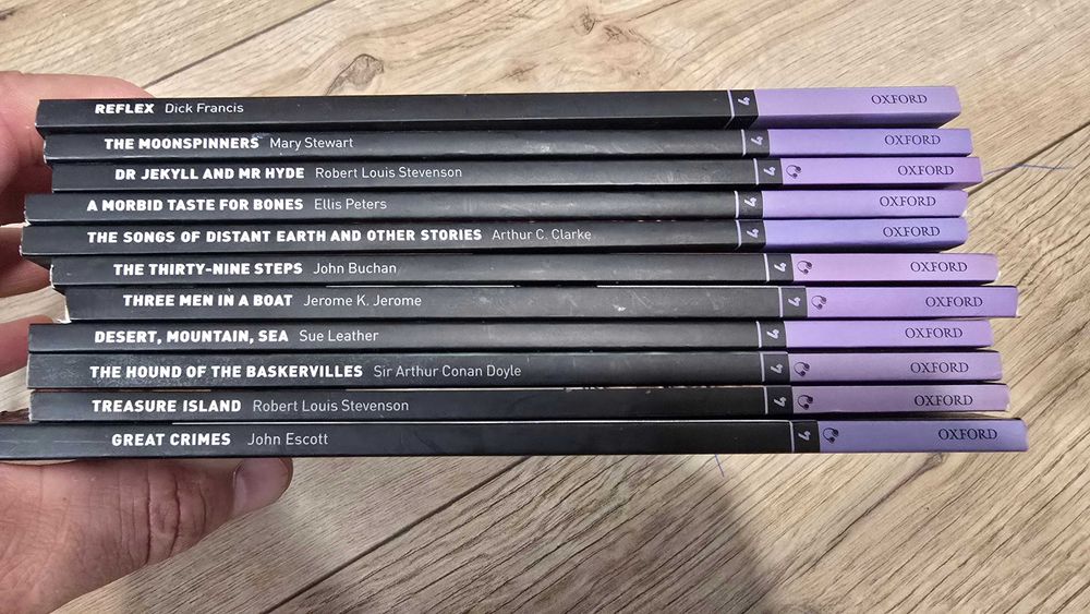 Vand Colectie carti Oxford BookWorms, in total 32 de bucati.