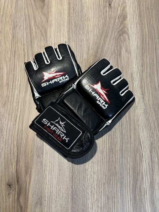 Боксерские перчатки лапа бинт