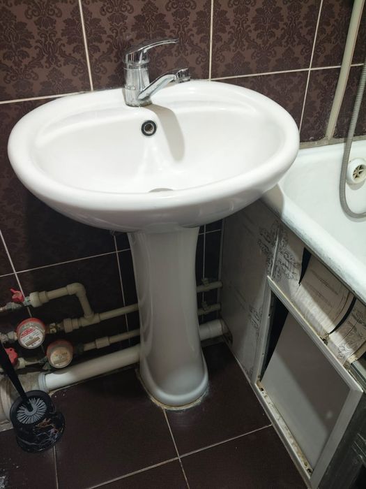 Раковина со смеситлем