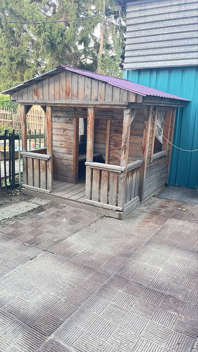Продам деревянный уличный домик