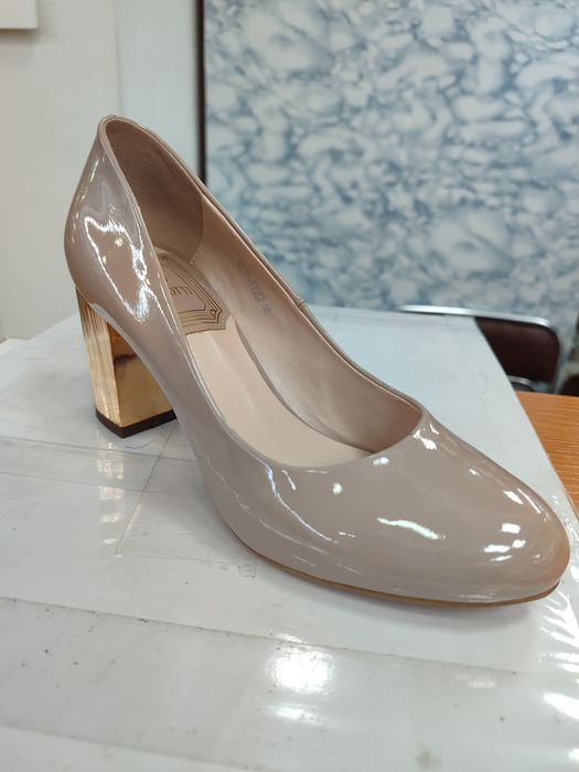 Продам фирменные туфли