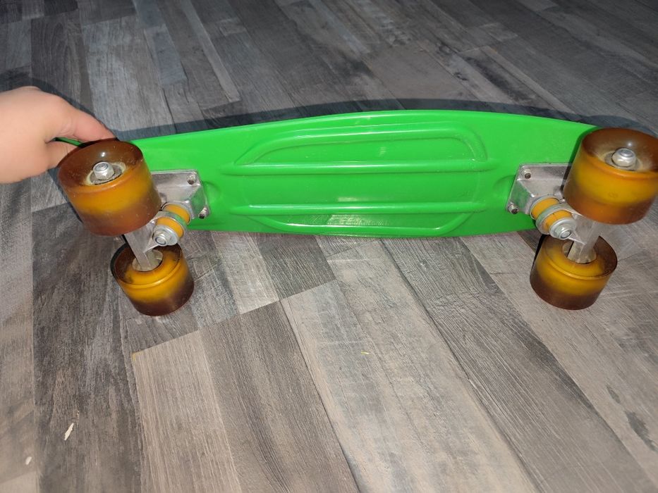 Продам пениборд (скейт)