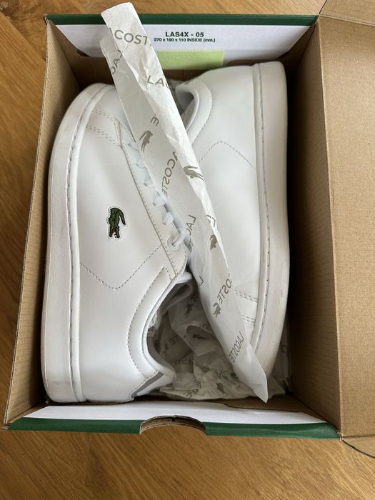 Продавам бели детски кецове Lacoste - 36 номер