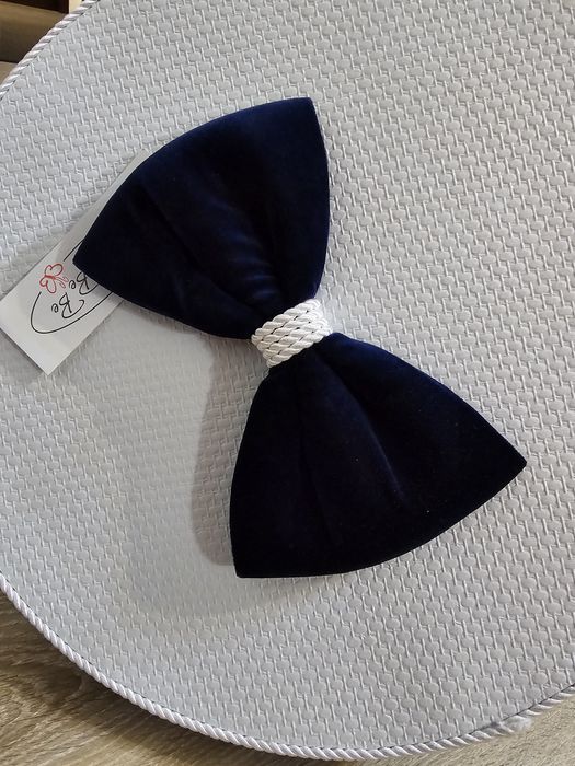 Cufar/ cutie eleganta trusou Botez Baieti Alb Cu Funda Catifea Bleumarin AnneBebe