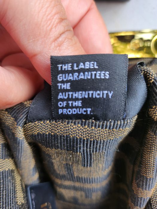 Vand Geanta originala Fendi purata de 2 ori  din piele la Fendi