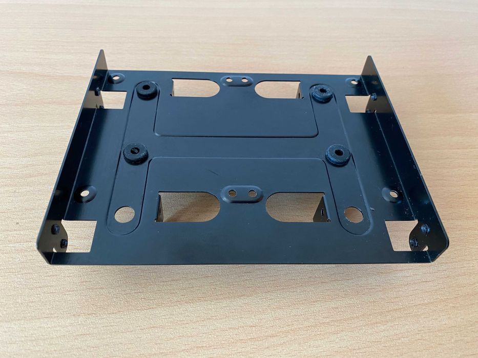 Адаптер за монтаж на 2.5 и 3.5 инчови дискове