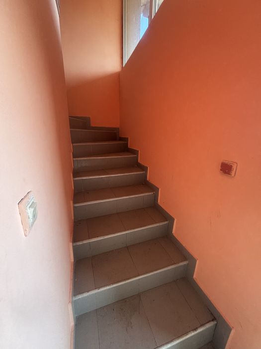 Промишлена сграда 800кв.м 10дка земя