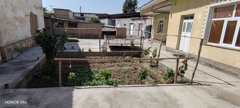 7 sotixlik xovli sotiladi vokzal hududidan.