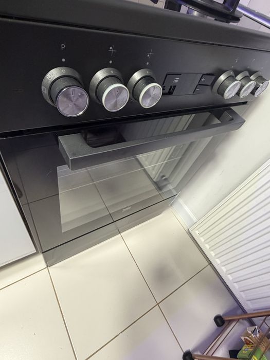 Aragaz beko  + hota black touch