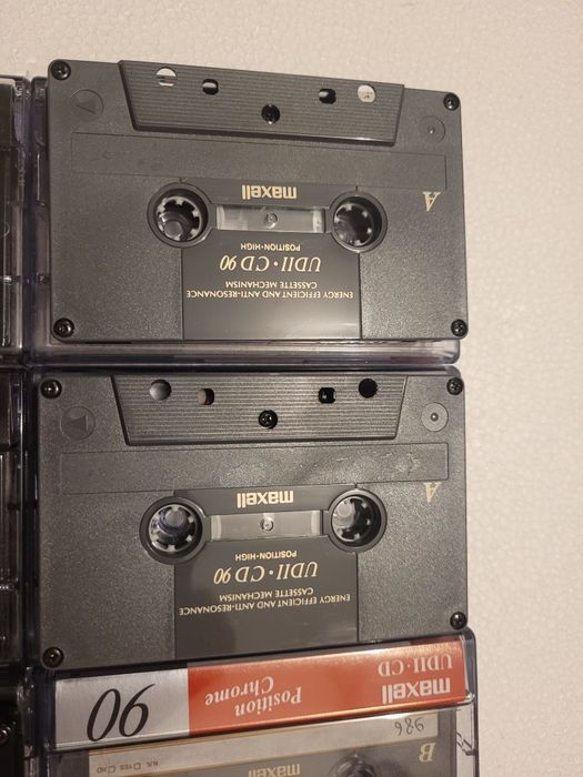 Lot 12  casete Maxell crom
