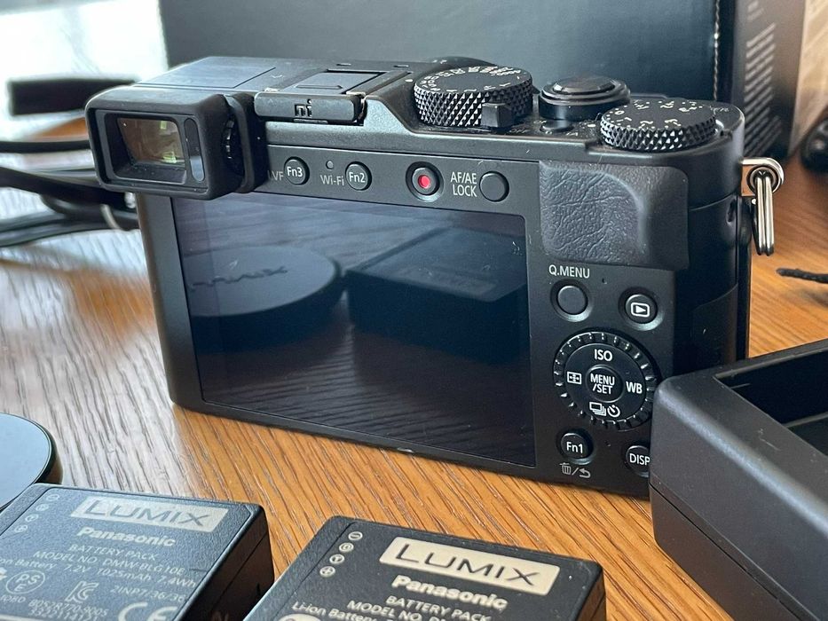 Продавам фотоапарат DMC-LX100