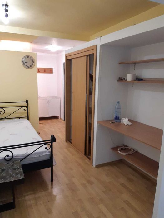 Ofer spre inchiriere apartament o camera