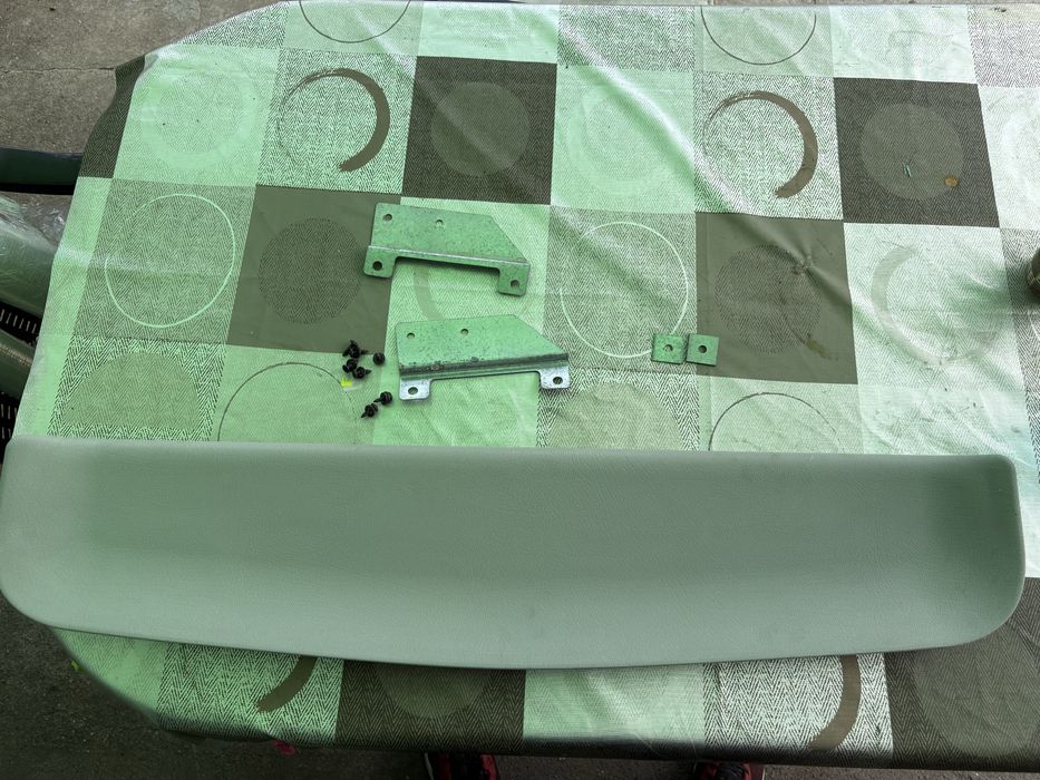 Продава се конзола за таван на Volkswagen Cadyy