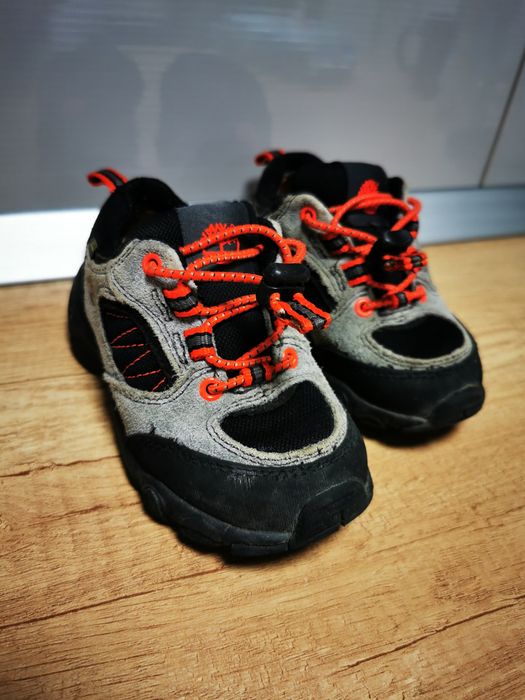 Adidași  copii Timberland  Gore-tex marimea 25