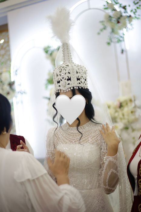 Саукеле и свадебное платье