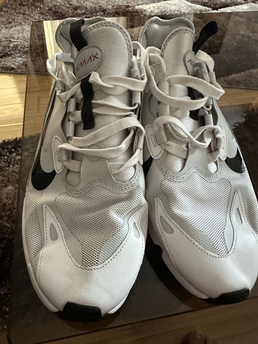 Vand doua perechi adidasi nike