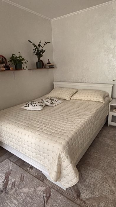 Продам кровать  двухспальная-160/200