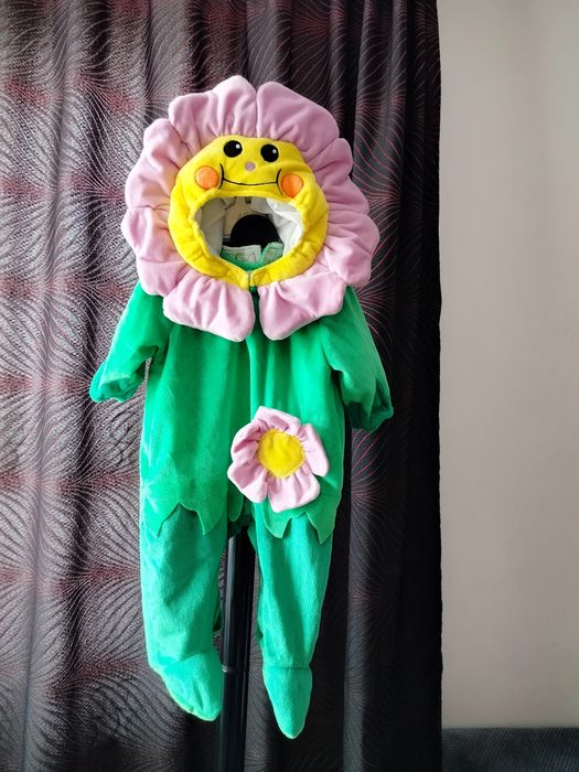 Vând costume de petrecere