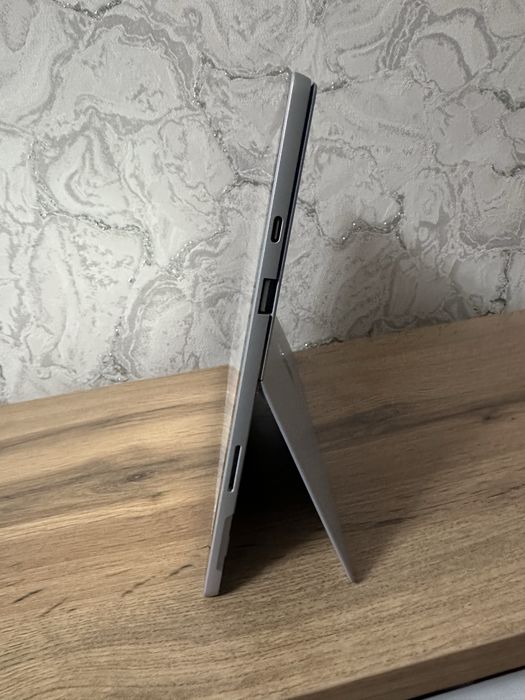 Surface 7 pro 4/128 i3 10 pokoleniya