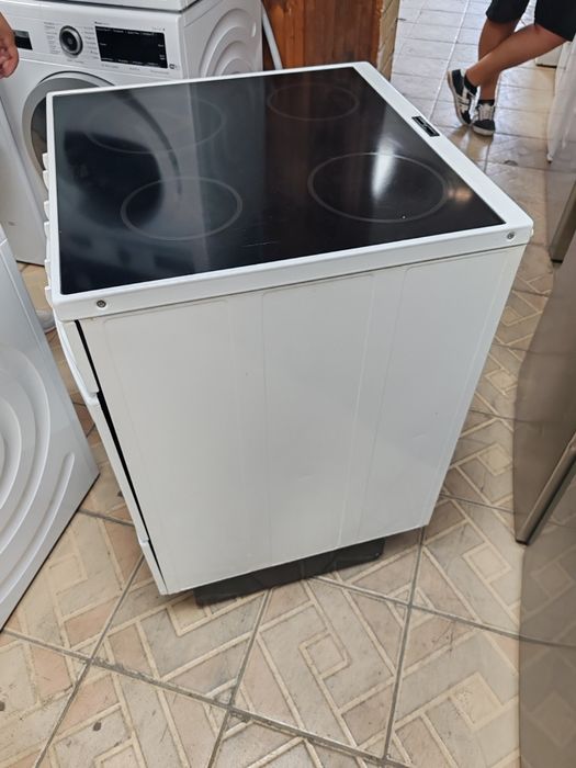 Свободно стояща печка с керамичен плот Voss Electrolux  с 2 години гаранция!