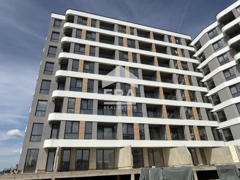 Тристаен, ексклузивен, южен апартамент за продажба, в новострояща се с