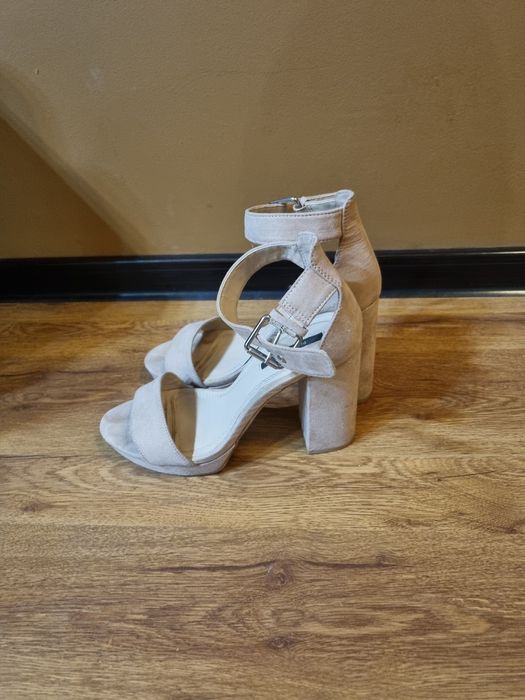 Велветени сандали Pull&bear