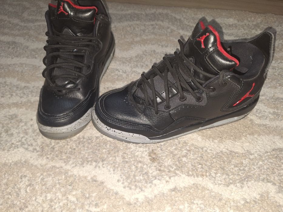 Vând Nike Jordan Courtside marimea 36