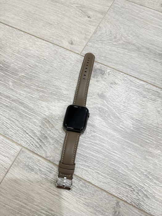 Apple watch series 4 (44 мм)