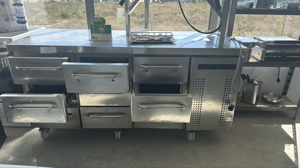 Хладилна маса-инокс