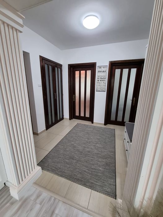 De vânzare apartament 3 camere în zona rezidențială,etaj 1,impecabil !