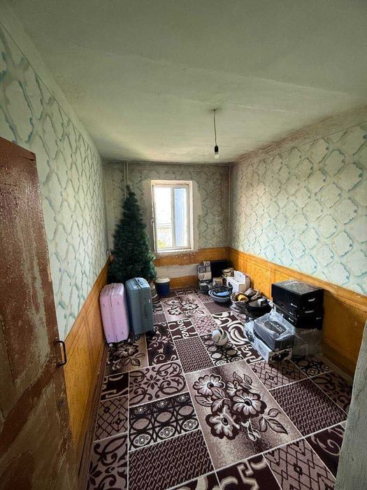 Qarshi Shaxri 8-mt 3-qavat 4 xonali. G`ishtlik uy