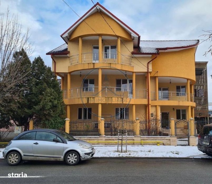 Apartament cu 4 camere si curte comuna de vanzare — fotografia 1