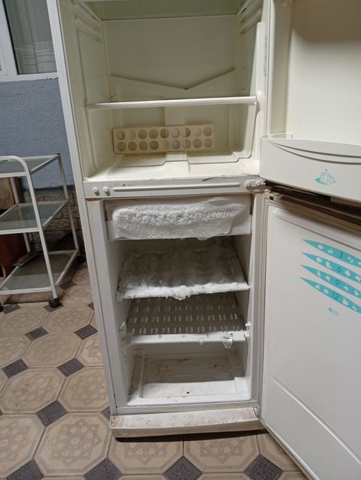 Холодильник продается работает