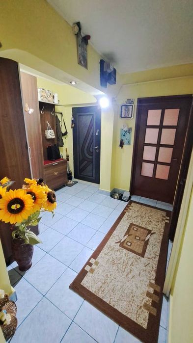Vând apartament 2 canere Radu Negru, decomandat,et 4 cu pod 50 mp÷balcon 7 m,,mobilat,  spațios acte la zi,,poziție bună , preț  48 mii euro