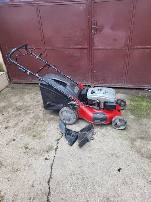 Mașină de tuns iarba cu propulsie