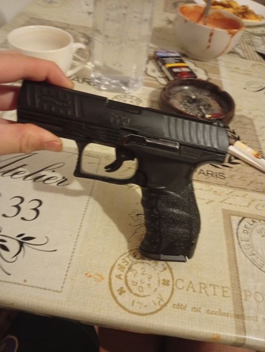 Vand pistol cu bile air soft vine cu tocu acte